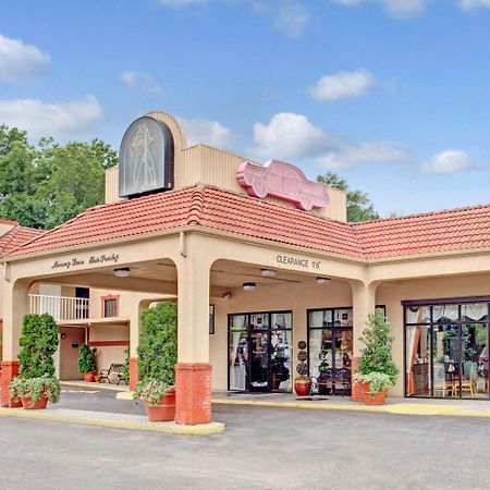Days Inn By Wyndham Memphis At Graceland Dış mekan fotoğraf